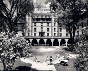 historic-photograph-of-hotel-colorado