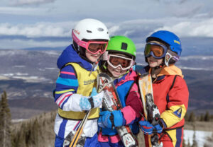 kids posing while skiing