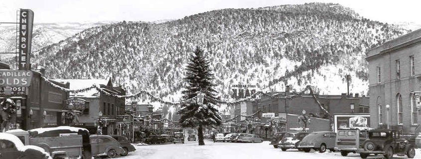historic photo of christmas tree in downtown Glenwood Springs