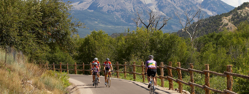 Cyclists passing safely on Rio Grande Trail