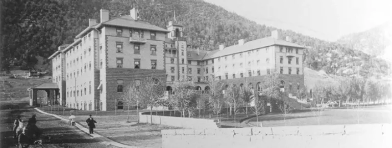 Historic photo of the Hotel Colorado